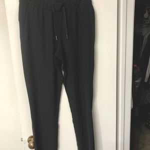 Lululemon on the fly full length pant woven size 6
